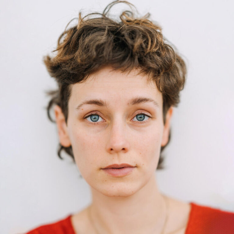 ┬®LauraZalenga-profile_